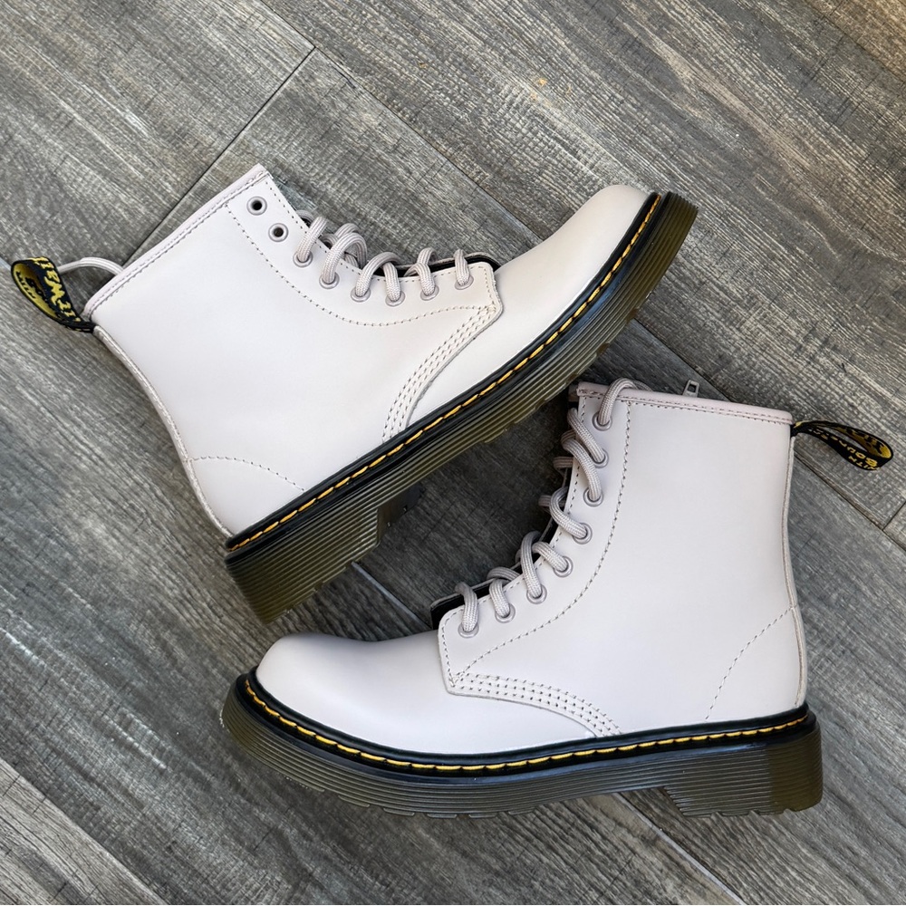 Dr martens tan/sandy boots 1y